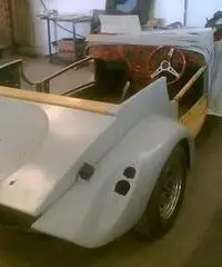 Auto d'epoca spartan car company, con 4 posti