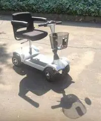 Scooter a batteria a 4 ruote - Emilia Romagna Scooter a batteria a 4 ruote - Emilia Romagna