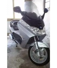 OTTIMO SCOOTER X8 PIAGGIO 200CC - Toscana OTTIMO SCOOTER X8 PIAGGIO 200CC - Toscana