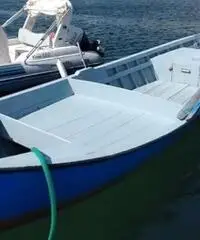 Barca a motore Barca a motore