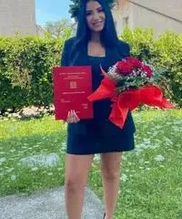 Segretaria, addetta vendite, cameriera, babysitter Segretaria, addetta vendite, cameriera, babysitter