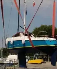 Barca a vela in legno Barca a vela in legno