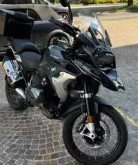 BMW R 1250 GS - total black con borse originali BMW R 1250 GS - total black con borse originali