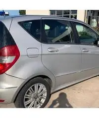 Mercedes a180 cdi elegance 2008 full Mercedes a180 cdi elegance 2008 full