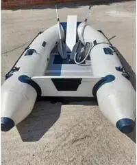 YAMAHA. 265 S con accessori ancora e salvagente e YAMAHA. 265 S con accessori ancora e salvagente e