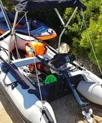Gommone con motore Gommone con motore