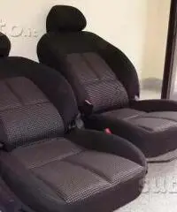 SEDILI ANTERIORI E POSTERIORI - Foggia SEDILI ANTERIORI E POSTERIORI - Foggia