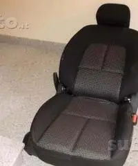 SEDILI ANTERIORI E POSTERIORI - Foggia SEDILI ANTERIORI E POSTERIORI - Foggia