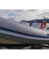 Gommone con motore 40 cavalli Gommone con motore 40 cavalli
