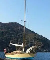 Deliziosa barca a vela in legno di mogano