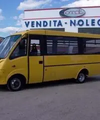 SCUOLABUS 37 POSTI