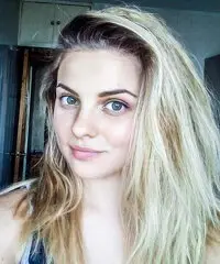 Julia, 32 anni Julia, 32 anni