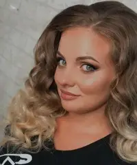 Julia, 32 anni Julia, 32 anni