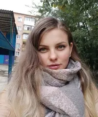 Julia, 32 anni Julia, 32 anni