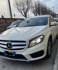 Mercedes-Benz GLA200 Mercedes-Benz GLA200