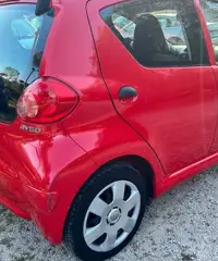 Toyota Aygo 1.0 12V VVT-i 5 porte Sol NEOPATENTATI Toyota Aygo 1.0 12V VVT-i 5 porte Sol NEOPATENTATI