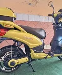 scooter elettrico pari al nuovo batterie nuove e 1 anno di garanzia motore 3669424767 scooter elettrico pari al nuovo batterie nuove e 1 anno di garanzia motore 3669424767
