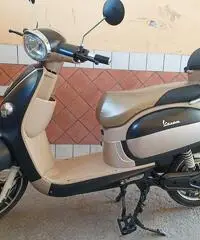 scooter elettrico da vetrina vedi foto bel modello vespa