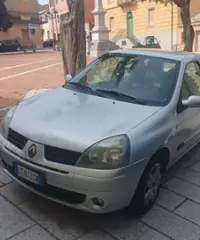 RENAULT Clio - 2005