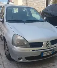 RENAULT Clio - 2005