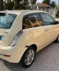 Lancia y neopatentati Lancia y neopatentati