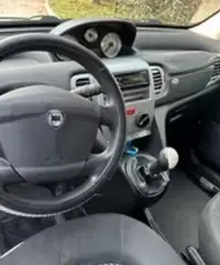 Lancia y neopatentati Lancia y neopatentati