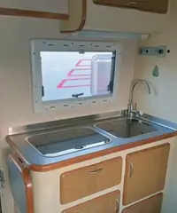 Florence camper monoscocca vetroresina