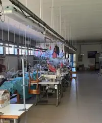 Singolare capannone artigianale di mq 300 con scop Singolare capannone artigianale di mq 300 con scop