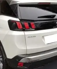 Peugeot 3008 BlueHDi 130 S&S EAT8 Allure*IN A... Peugeot 3008 BlueHDi 130 S&S EAT8 Allure*IN A...