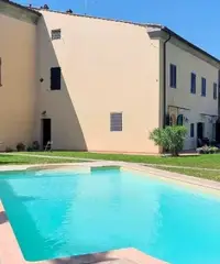 Appartamento con vista panoramica e piscina con...