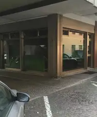 PRIVATO Vende Negozio PRIVATO Vende Negozio