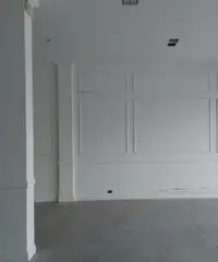 Due locali commerciali con corte interna Due locali commerciali con corte interna