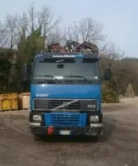 Autocarro Volvo FH 12 420 cv con gru e scarrabile da 20 TON