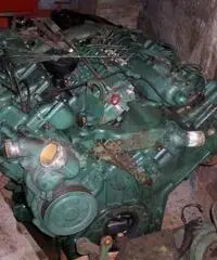 >Motore Mercedes 8V OM422 per uso ricambi >Motore Mercedes 8V OM422 per uso ricambi