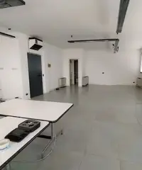 Ufficio in complesso condominiale con posto auto e Ufficio in complesso condominiale con posto auto e