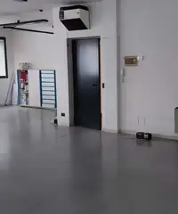 Ufficio in complesso condominiale con posto auto e Ufficio in complesso condominiale con posto auto e