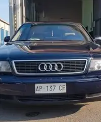 Audi A8 4.2 V 8 299 CV Audi A8 4.2 V 8 299 CV