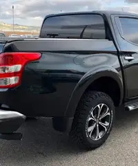 FIAT FULLBACK 2.4 DS 180 cv 4X4 ,CON CAMBIO AUTOMA FIAT FULLBACK 2.4 DS 180 cv 4X4 ,CON CAMBIO AUTOMA