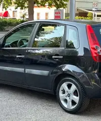 Ford Fiesta 1.4 TDCi 3p. Ghia Ford Fiesta 1.4 TDCi 3p. Ghia