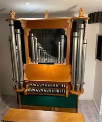 Organo a canne da donare urgentemente Organo a canne da donare urgentemente