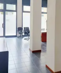 Negozio con deposito