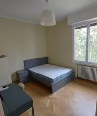 Ampia e bella camera zona centrale Ampia e bella camera zona centrale