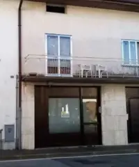 NEGOZIO CON MAGAZZINO SU STRADA PRINCIPALE NEGOZIO CON MAGAZZINO SU STRADA PRINCIPALE