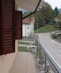 Camera arredata low cost a CLAUZETTO /friuli