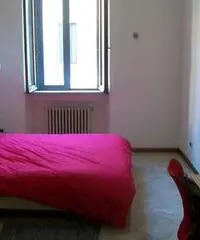 A 550euro stanza arredata per 1 o 2 studentesse da subito