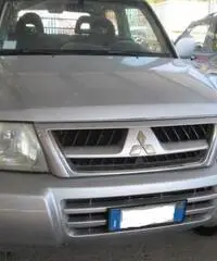 Mitsubishi pajero autocarro 4 posti