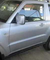 Mitsubishi pajero autocarro 4 posti Mitsubishi pajero autocarro 4 posti