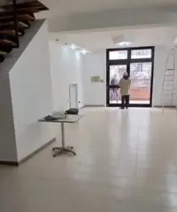 Locale commerciale fronte strada;