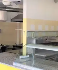 Negozio e attività di pizzeria al trancio Negozio e attività di pizzeria al trancio