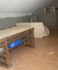 Rustico con accessori e terreno 9 ha